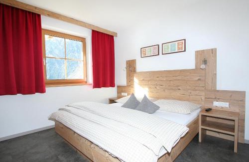 Runhof Apartamento | Apartment s' HimmelReich-1 by Interhome