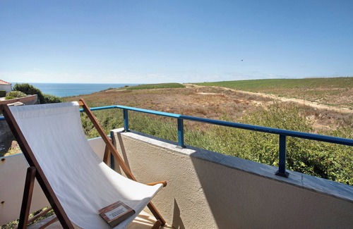 Sao Bernardino Apartamento | Apartamento "Sao Bernardino Beach House" con vistas al mar, terraza cubierta privada y Wi-Fi