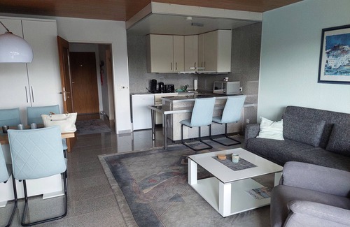 Moehnesee Apartamento | Apartamento 'Sander' con balcón, piscina interior compartida y Wi-Fi
