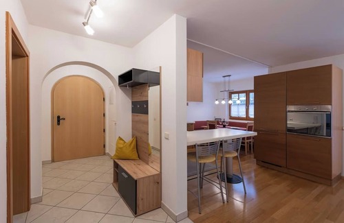 Fie allo Sciliar Apartamento | Apartamento 'Santners Holiday' con vistas a la montaña, terraza privada y jardín privado