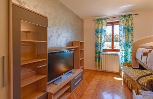 Savudrija Apartamento | Apartment Santin by Interhome