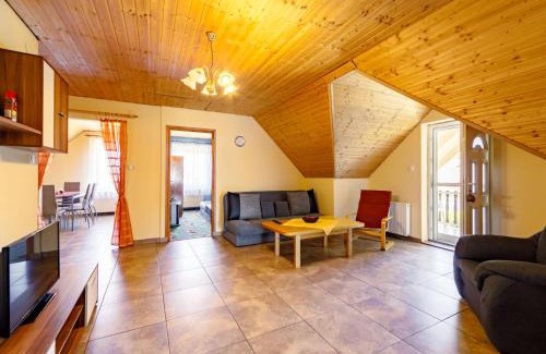 Balatonszemes Apartamento | Apartment Scarlett 2 by Interhome