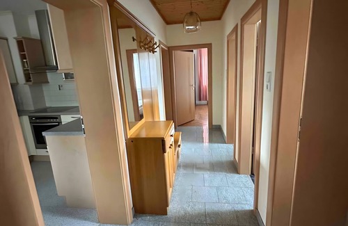 Spielberg Apartamento | Apartamento 'Schöne Ferienwohnung Im Murtal' con vistas a la montaña, terraza privada y Wi-Fi