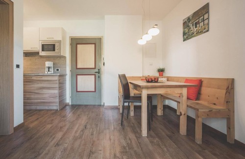 Silandro Apartamento | Apartamento 'Schnatzhof Typ C1' con vistas a la montaña, piscina compartida y Wi-Fi
