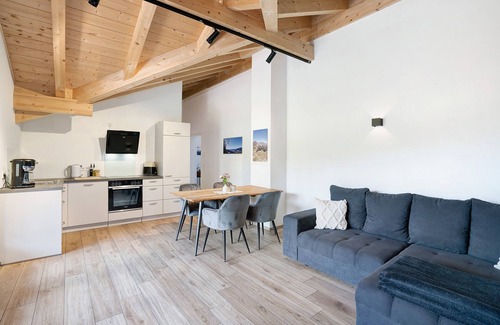 Bad Toelz Apartamento | Apartamento 'Schwaiger Almblick' con vistas a la montaña, terraza privada y Wi-Fi