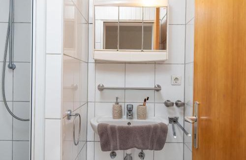 Norddeich Apartamento | Apartment Schwalbennest II by Interhome