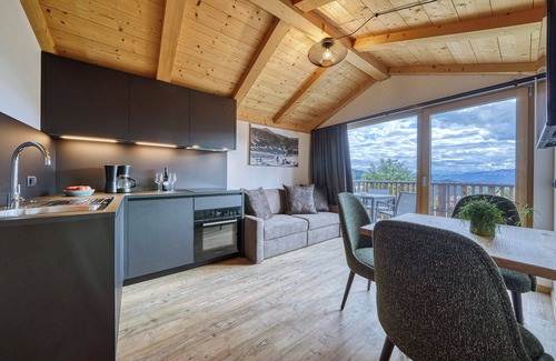 Nova Ponente Apartamento | Apartamento "Schwarzhorn": Vistas a la montaña, sauna de infrarrojos y bañera de pie.