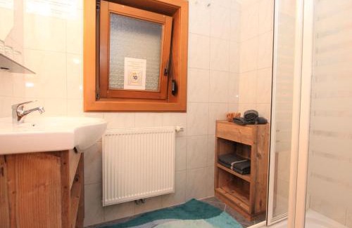 Zillertal Apartamento | Apartment Schweiberer-3 by Interhome