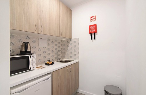 Moncarapacho e Fuseta Apartamento | Apartamento 'Seashel' con terraza compartida, Wi-Fi y aire acondicionado