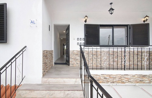 Moncarapacho e Fuseta Apartamento | Apartamento 'Seashel' con terraza compartida, Wi-Fi y aire acondicionado