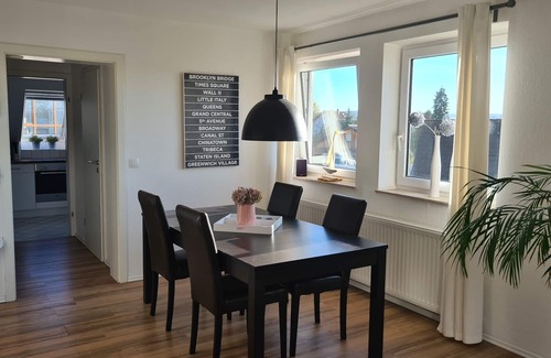 Moehnesee Apartamento | Apartamento Seeloft con balcón y vista directa al lago en el Möhnesee