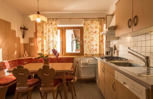 Castelrotto Apartamento | Apartamento "Sella Seis" cerca de Seiser Alm con vistas a la montaña y jardín