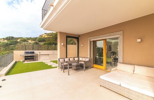La Maddalena Apartamento | Apartamento 'Silvia's Sweet Home' con vistas al mar, Wi-Fi y aire acondicionado