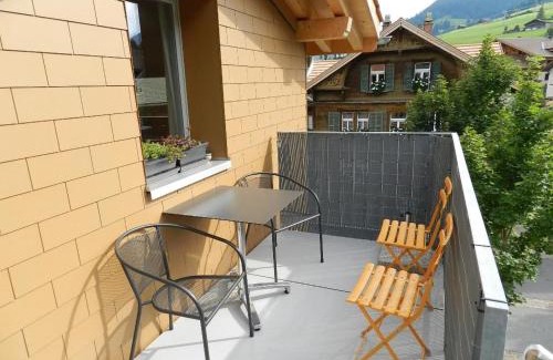 Zweisimmen Apartamento | Apartment Simme-Tröimli by Interhome