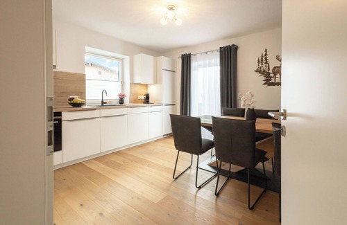 Bischofswiesen Apartamento | Apartment Sleeping Witch, 1-6 pers., 100 m², 2 bedrooms, 1 double room, shower/WC bathtub, bathroom