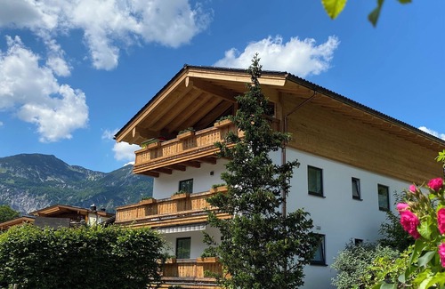 Bischofswiesen Apartamento | Apartment Sleeping Witch, 1-6 pers., 100 m², 2 bedrooms, 1 double room, shower/WC bathtub, bathroom