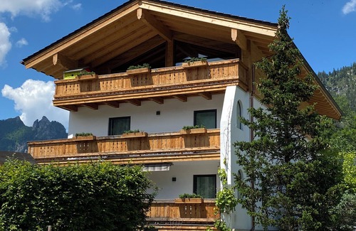 Bischofswiesen Apartamento | Apartment Sleeping Witch, 1-6 pers., 100 m², 2 bedrooms, 1 double room, shower/WC bathtub, bathroom
