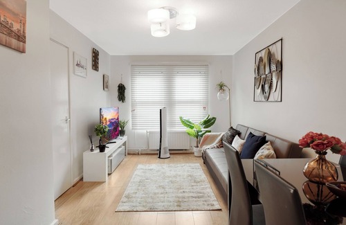 Junction Apartamento | Apartment-sleeps3-heating-television-internet