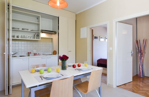 Lun Apartamento | Apartamento Sol con una hermosa vista al mar.