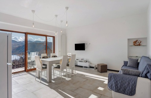 Pratolungo Apartamento | Apartamento 'Sole' con vistas al lago, piscina compartida y Wi-Fi