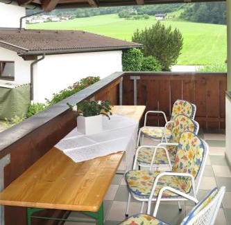 Zillertal Apartamento | Apartment Sonne-3 by Interhome