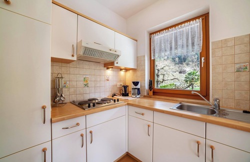 San Leonardo in Passiria Apartamento | Apartment "Sonnenblume" with Mountain View, Pool, Wi-Fi, Balcony & Garden