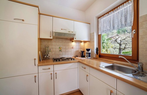 San Leonardo in Passiria Apartamento | Apartment "Sonnenblume" with Mountain View, Pool, Wi-Fi, Balcony & Garden
