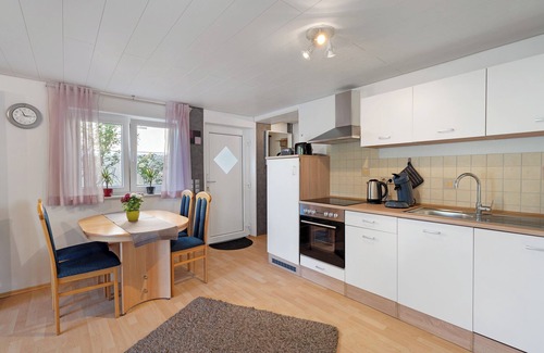 Pfinztal Apartamento | Apartamento 'Sonnenschein' con piscina compartida, terraza privada y Wi-Fi
