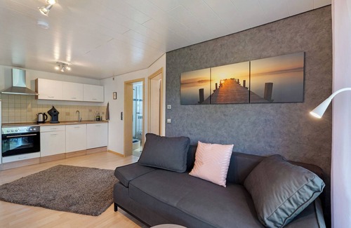 Pfinztal Apartamento | Apartamento 'Sonnenschein' con piscina compartida, terraza privada y Wi-Fi