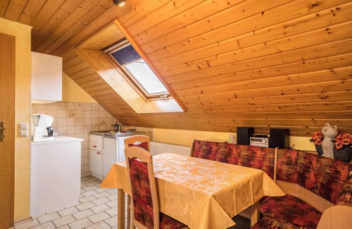 Tettnang Apartamento | Apartamento "Stiefmütterchen" en Granja cerca del Lago de Constanza con Terraza y Piscina