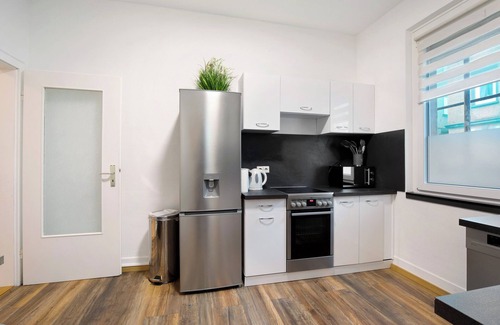 Goeppingen Apartamento | Apartamento 'Studio Suite Fußgängerzone' con vistas a la montaña, terraza compartida y Wi-Fi
