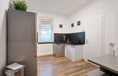 Goeppingen Apartamento | Apartamento 'Studio Suite Fußgängerzone' con vistas a la montaña, terraza compartida y Wi-Fi