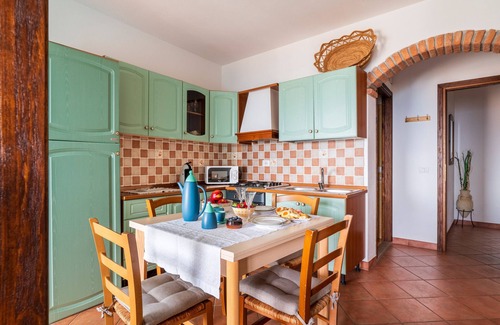 Baunei Apartamento | Apartamento 'Su Cilleri E Silbiu 2' con terraza privada, Wi-Fi y aire acondicionado