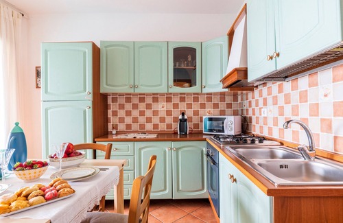 Baunei Apartamento | Apartamento 'Su Cilleri E Silbiu 2' con terraza privada, Wi-Fi y aire acondicionado