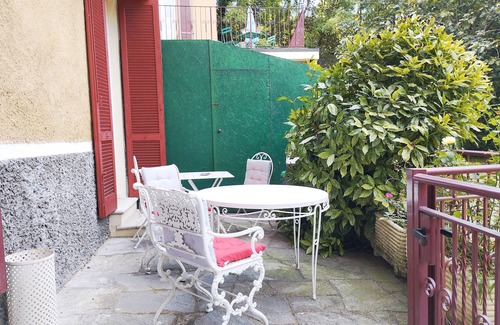 Capolago Apartamento | Apartamento 'Suite Con Camino E Terrazza' con terraza privada, jardín compartido y Wi-Fi