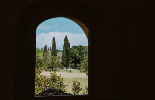 Puegnago del Garda Apartamento | Apartment 'Superior Diamante' with Shared Pool, Wi-Fi and Air Conditioning