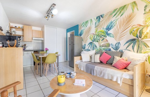 Cerbere Apartamento | Apartamento 'T2 Meublé Aux Aloès' con vistas a la montaña, piscina compartida y terraza privada