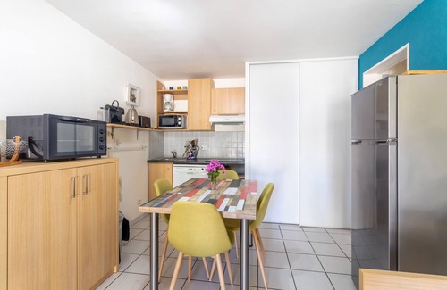 Cerbere Apartamento | Apartamento 'T2 Meublé Aux Aloès' con vistas a la montaña, piscina compartida y terraza privada