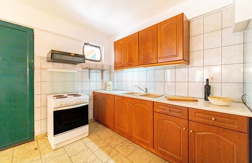 Agios Spyridon Corfu Apartamento | Apartamento 'Tanjas' con vistas a la montaña, jardín privado y Wi-Fi