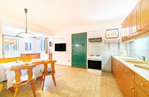 Agios Spyridon Corfu Apartamento | Apartamento 'Tanjas' con vistas a la montaña, jardín privado y Wi-Fi