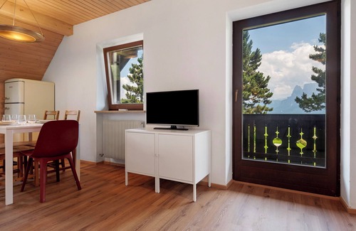 Collalbo Apartamento | Apartamento 'Tann 11' con vistas a la montaña y balcón