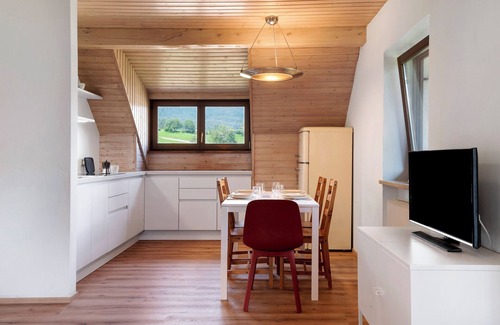 Collalbo Apartamento | Apartamento 'Tann 11' con vistas a la montaña y balcón