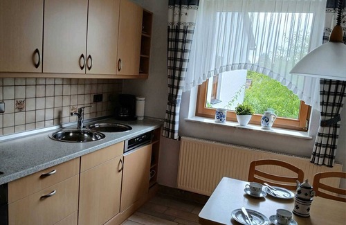 Diemelstadt Apartamento | Apartamento 'Tannenberg' con terraza compartida, jardín privado y Wi-Fi
