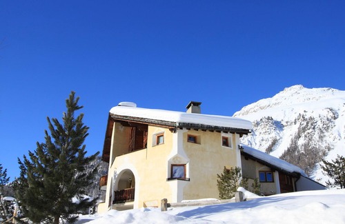 Samedan Apartamento | Apartment Tauschna with private wellness area