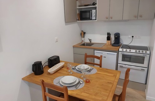 Morgat Apartamento | Apartamento 'Terrasse - Morgat Plage' con terraza privada y Wi-Fi