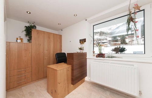 Pettneu am Arlberg Apartamento | Apartamento 'Top 2 Kapall' con vistas a la montaña, jardín privado y Wi-Fi