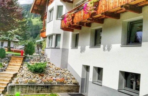 Pettneu am Arlberg Apartamento | Apartamento 'Top 2 Kapall' con vistas a la montaña, jardín privado y Wi-Fi