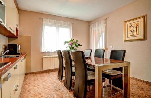 Umag Apartamento | Apartment Tommy-1 by Interhome