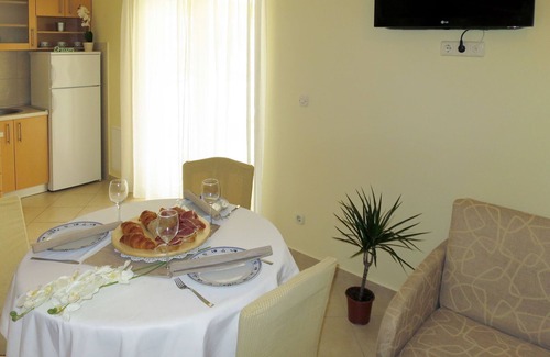 Grebastica Apartamento | Apartamento Toni by Interhome