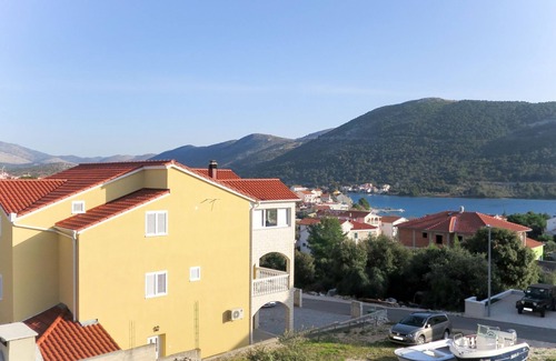 Grebastica Apartamento | Apartamento Toni by Interhome